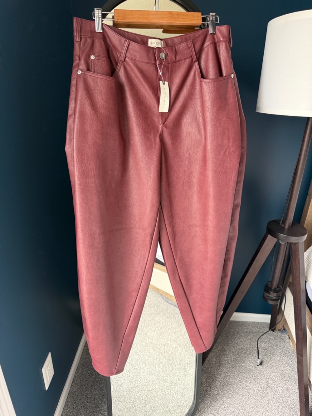Pilcro Oxblood “twisted” Balloon / Barrel pleather pants - Picture 3 of 11